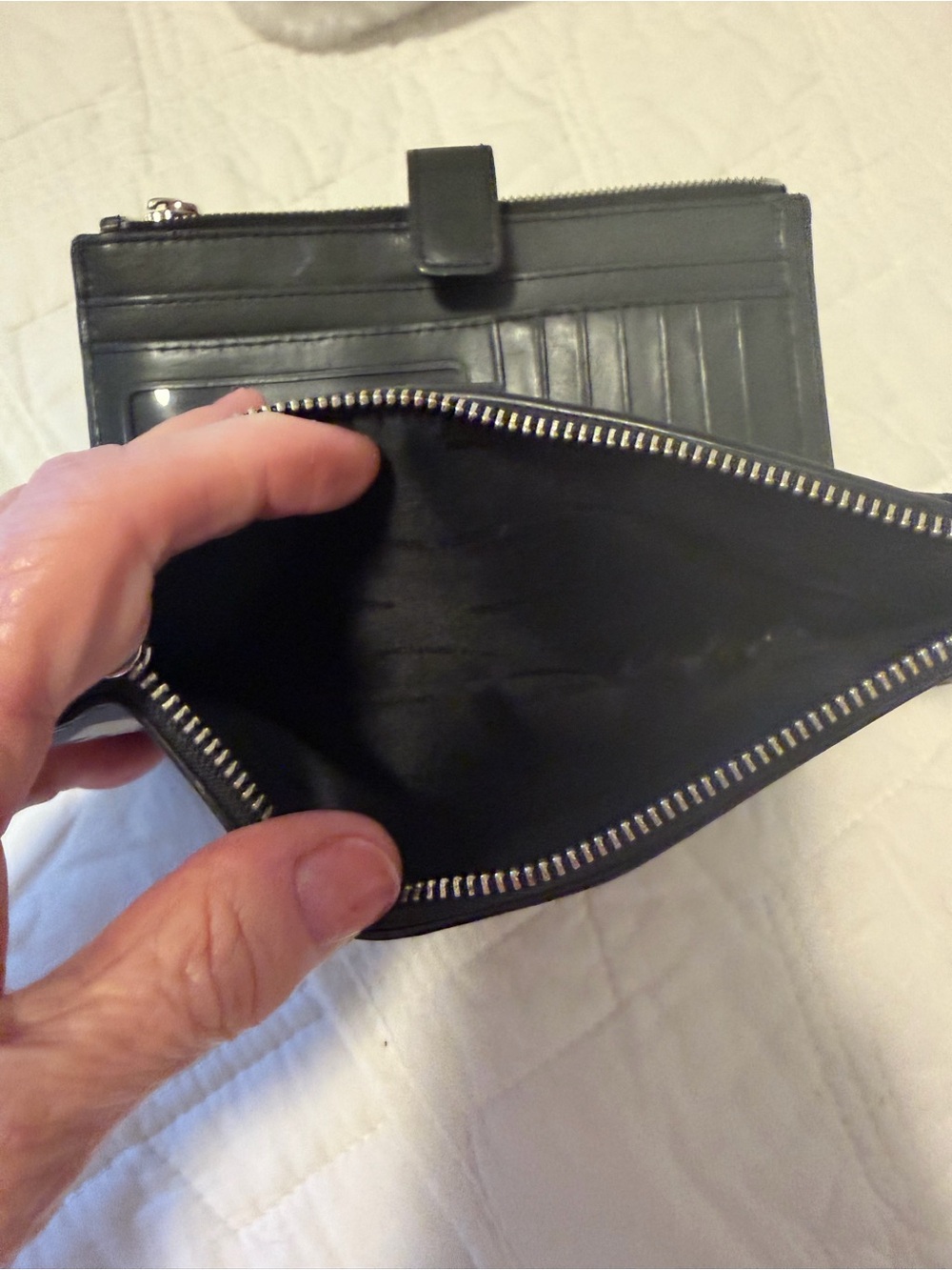 Michael Kors Black & White Graffiti Wristlet/Phone Wallet 7.5x4.5 - Picture 5 of 10